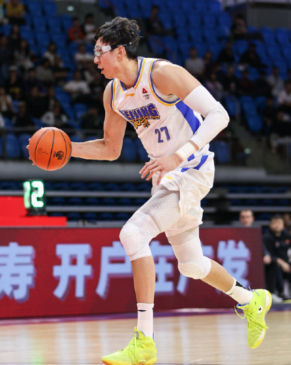 北京男篮逆转浙江男篮 周琦关键表现助队取胜