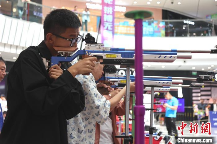 西宁首次举办青少年电子激光枪对抗赛：以安全