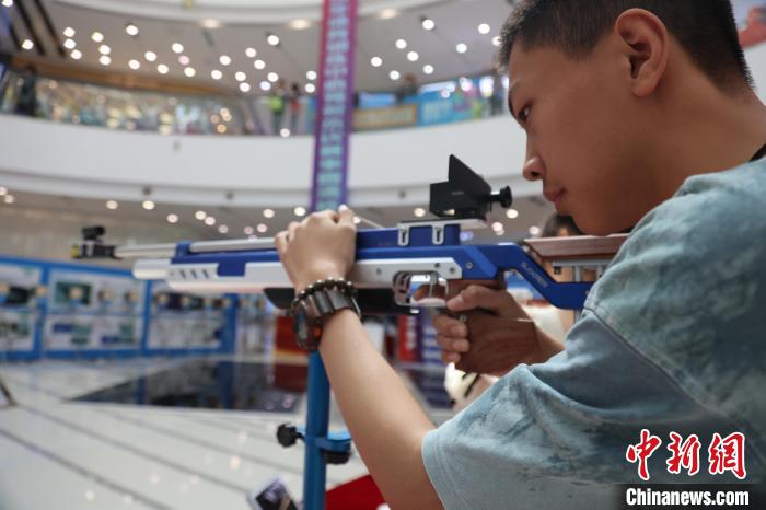 西宁首次举办青少年电子激光枪对抗赛：以安全