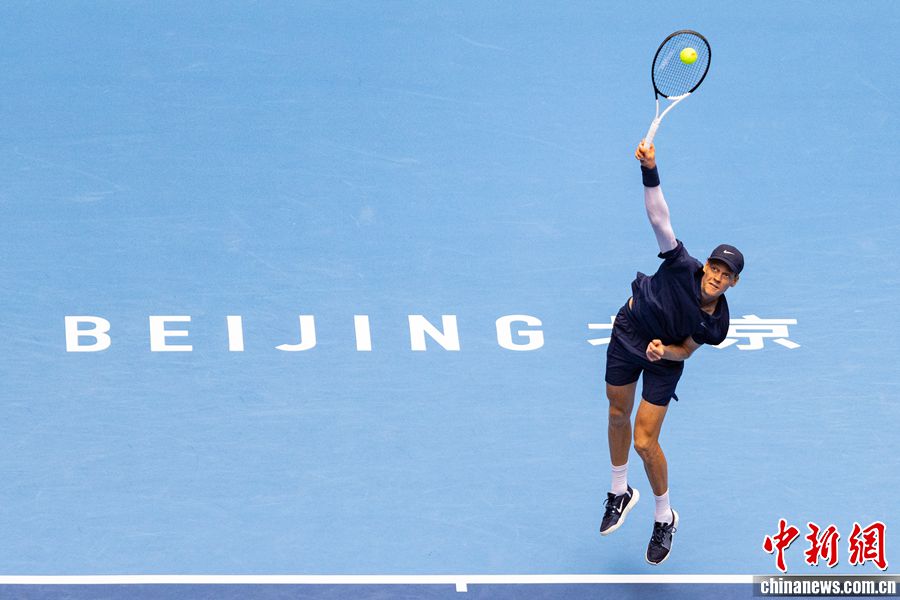 辛纳在北京中网决赛仅用72分钟击败勒纳·钱，重