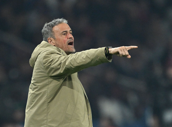 巴黎圣日耳曼完胜利物浦 斯洛特战术受质疑