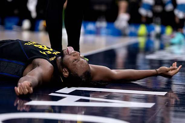 快船力克勇士终结两连败 巴锡16分助勇士三连败