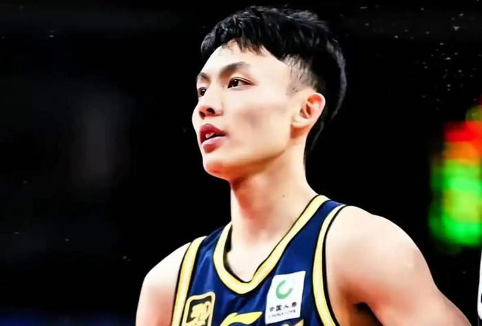 广东男篮季后赛前大换血：外援调整内线重组冲