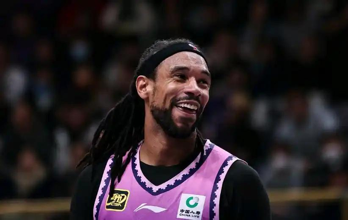 广东男篮季后赛前大换血：外援调整内线重组冲