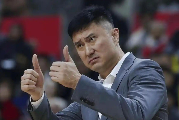 广东男篮季后赛前大换血：外援调整内线重组冲