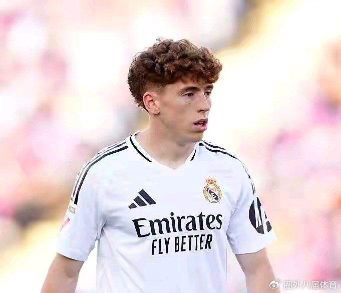 皇马巴萨争夺22岁边锋穆尼奥斯引转会博弈